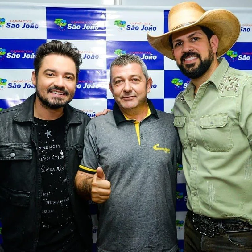 Registro histórico com artistas